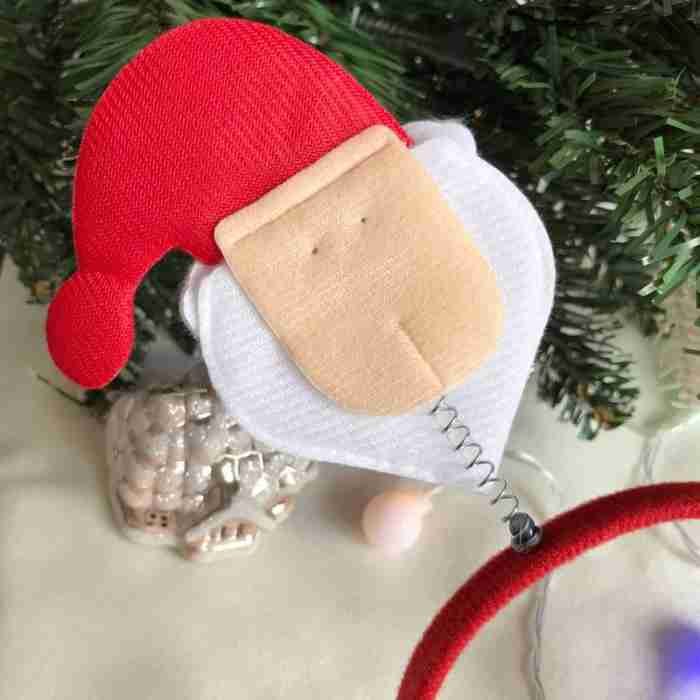 Ободок "Новогодний" с игрушками из фетра на пружинках, медведь